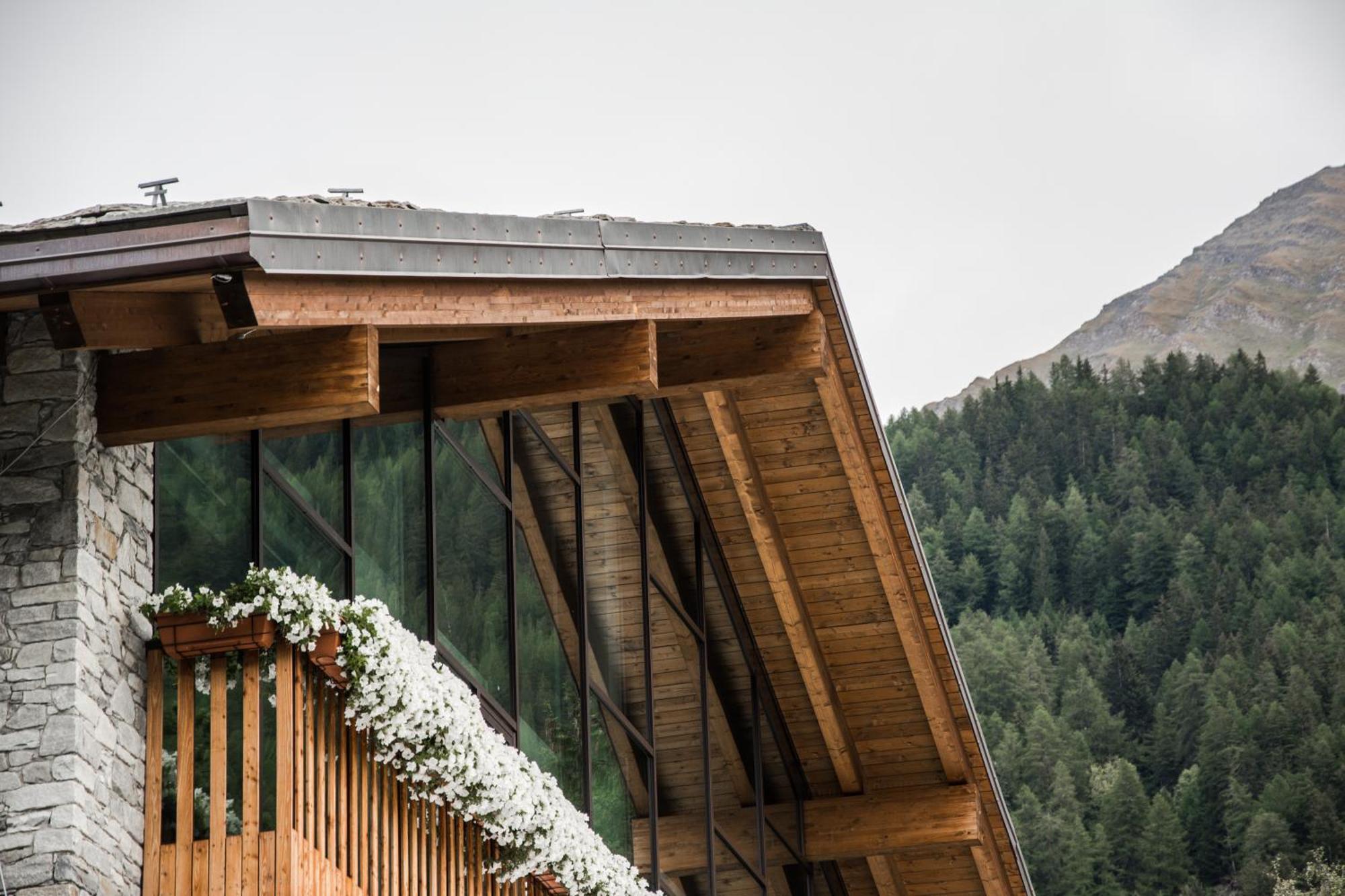 Grand Hotel Courmayeur Mont Blanc, By R Collection Hotels Екстериор снимка